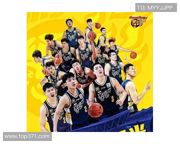 主力前锋热身意外受伤首发阵容临时调整引发关注